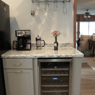 Идея дизайна: большая линейная кухня в стиле современная классика с кладовкой, накладной раковиной, фасадами с утопленной филенкой, белыми фасадами, синим фартуком, фартуком из керамической плитки, техникой из нержавеющей стали, светлым паркетным полом, желтым полом и серой столешницей без острова