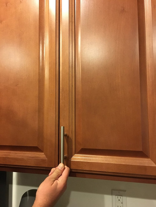 Deciding between 2 kitchen hardware options