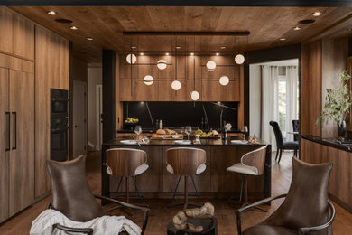 Large kitchen photo in Chicago