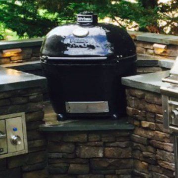 Close up of built-in Primo Charcoal Slow Cooker Grill - Big Green Egg