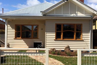 Design ideas for a traditional one-storey exterior in Newcastle - Maitland.