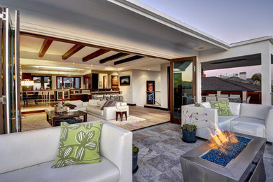 Patio photo in Los Angeles