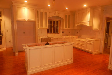 Elegant kitchen photo in New York