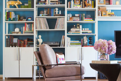 Example of an eclectic home design design in Houston