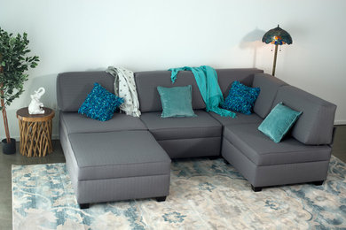 Example of an eclectic living room design in Orange County