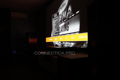 Источник вдохновения для домашнего уюта: изолированный домашний кинотеатр среднего размера в современном стиле с проектором