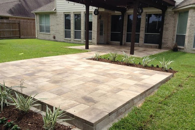 Patio - mid-sized traditional backyard patio idea in Houston with a roof extension