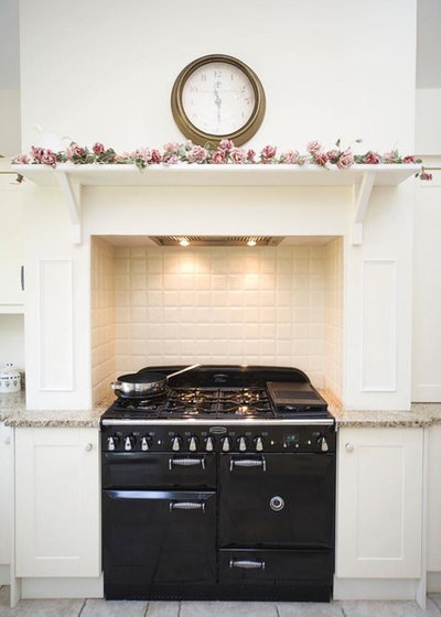 Traditional Kitchen by Hepburn Designs