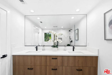 Example of a bathroom design in Los Angeles