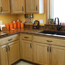 Iowa Oak Kitchen - Kitchen Cabinetry