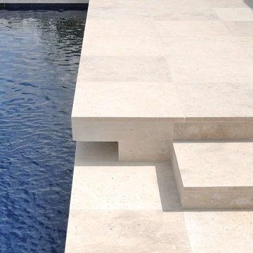Jardín con Piscina en Chalet Independiente