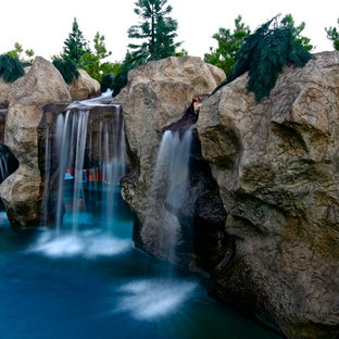 Mittelgroßer Uriger Schwimmteich hinter dem Haus in individueller Form mit Stempelbeton in Oklahoma City