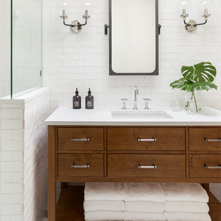 Immagine di una stanza da bagno moderna con ante con riquadro incassato, ante in legno scuro, doccia ad angolo, piastrelle bianche, piastrelle in ceramica, pareti bianche, pavimento in terracotta, lavabo sottopiano, top in quarzite e pavimento bianco