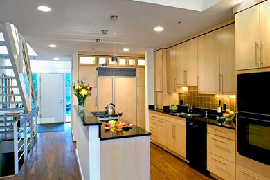 Kitchen - contemporary kitchen idea in DC Metro