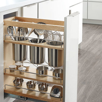 Diamond Cabinets: Base Utensil Pantry Pull-out Cabinet