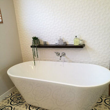 Large Ensuite bathroom