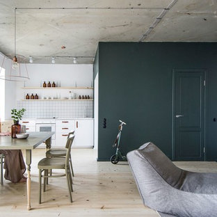 Design ideas for a small industrial home design in Saint Petersburg.