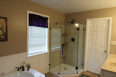 Bathroom - modern bathroom idea in Chicago