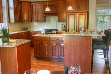 Elegant kitchen photo in Columbus