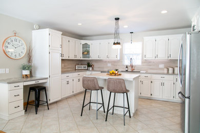 Kitchen - traditional kitchen idea in Other