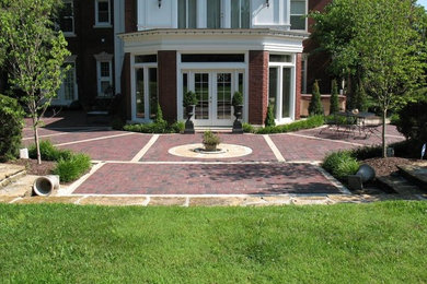 Home design - traditional home design idea in Kansas City