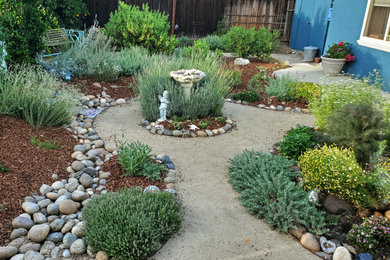 Inspiration for a mid-sized drought-tolerant and full sun backyard decomposed granite landscaping in San Francisco.