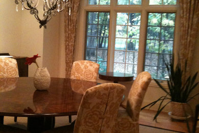 Inspiration for a timeless dining room remodel in Chicago