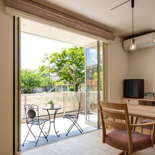 他の地域の小さいアジアンスタイルのおしゃれなテラス・中庭 (張り出し屋根) の写真