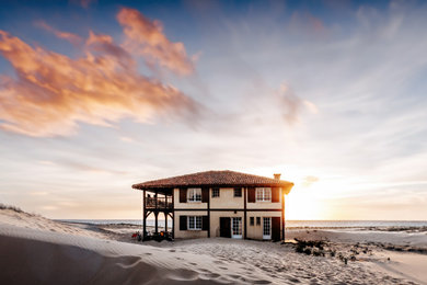 Réalisation d'une façade de maison marine.