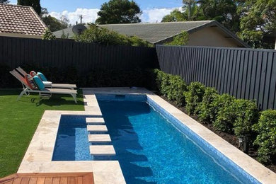 Inspiration for a modern pool in Gold Coast - Tweed.