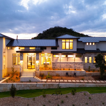 Modern: 4,950 ft², 4 BR/4 BA/2 ST home