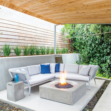 2016 Outdoor Living; Solstice Fire Table