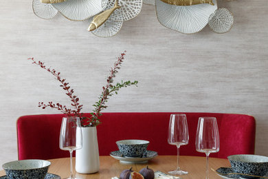 Ispirazione per una piccola sala da pranzo aperta verso la cucina design con pavimento in gres porcellanato