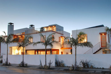 Inspiration for a contemporary exterior home remodel in Los Angeles