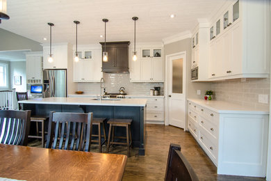 Transitional kitchen photo in Toronto