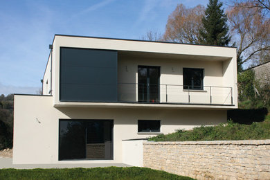 Cette photo montre une façade de maison.