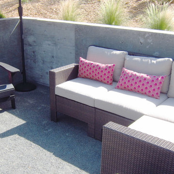Rolando Village Modern Backyard