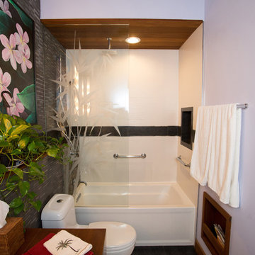 Fullerton: Modern-Tropical Bathroom