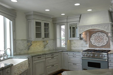 Example of a classic kitchen design in Columbus