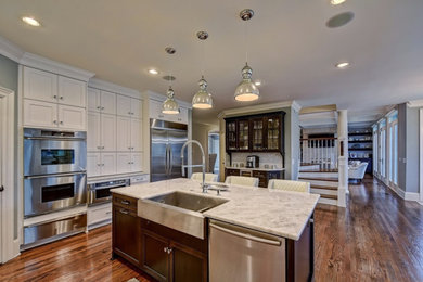 Kitchen - transitional kitchen idea in Jacksonville