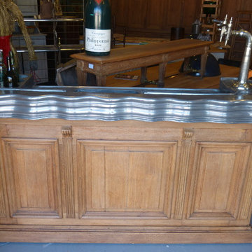Meuble de métier : Ancien bar / comptoir en chêne et étain