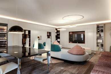 Cette photo montre un grand salon tendance ouvert avec un bar de salon, un mur beige, parquet clair et un téléviseur encastré.