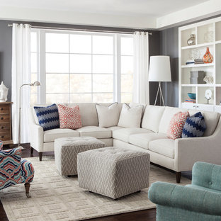 Foto di un piccolo soggiorno chic con pareti grigie e parquet scuro