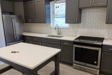 Kitchen - transitional kitchen idea in Chicago