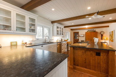 Kitchen photo in Toronto