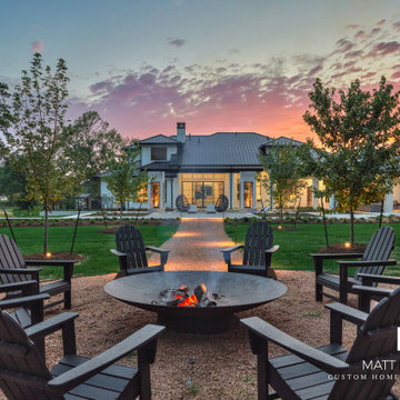 Striking Modern Masterpiece - Entertainer's Dream