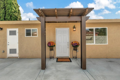 Home design - contemporary home design idea in Orange County