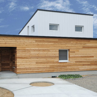 他の地域のカントリー風おしゃれな家の外観 (マルチカラーの外壁) の写真