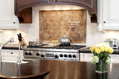 Kitchen - traditional kitchen idea in Boston