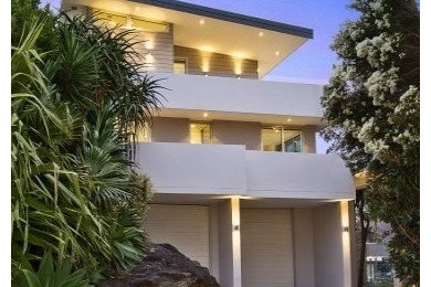 Design ideas for a modern three-storey concrete grey exterior in Sydney with a flat roof.